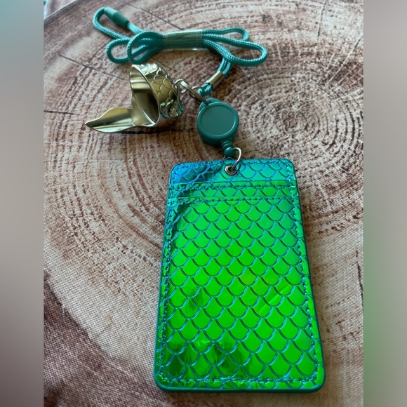 NWT- 2 Flashy Bath & Body Wearable ID school Lanyards w/ Pocket Bac Holders - Picture 5 of 11